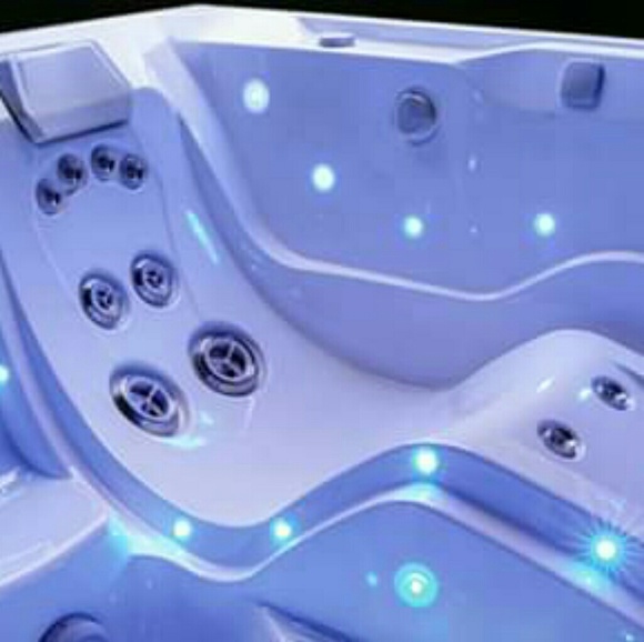 Meet your Posher, Chris - Picture 1 of 1